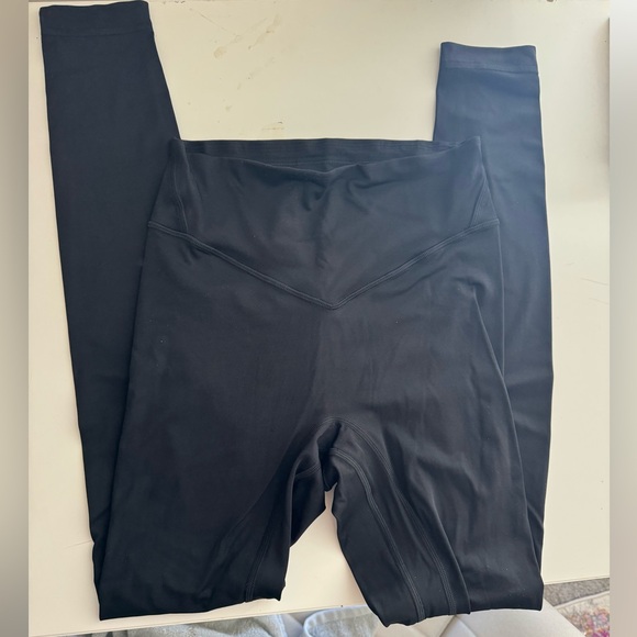 Lululemon Breezethrough High Rise Tight size 6 - Picture 1 of 4